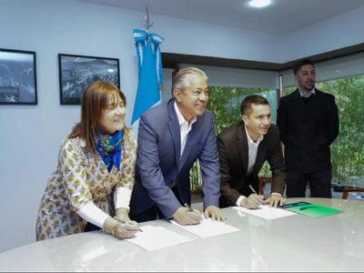 La UNCo firmó un convenio con el gobierno para pagar las facturas de luz con asistencia técnica al EPEN