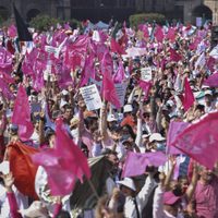 Domingo de "marea rosa" y último debate presidencial
