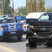 Conductor se distrajo mientras buscaba su celular y chocó contra un patrullero en la Ruta 7