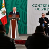 AMLO cuestiona labor de la prensa en caso Cienfuegos; Ebrard retoma nota del WSJ