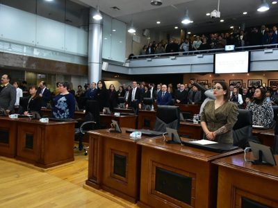 Quitan fuero a magistrado cercano a César Duarte