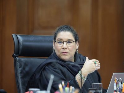 “Ministra del pueblo”: tribunal abre la puerta a que Lenia Batres registre su apodo como marca