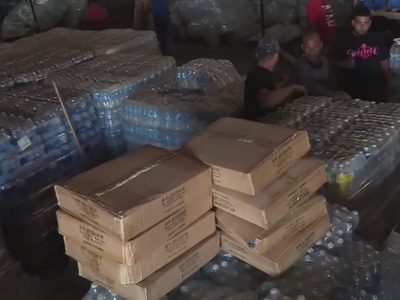 Descubren contenedores de suministros nunca entregados a las víctimas del Huracán María en Puerto Ri