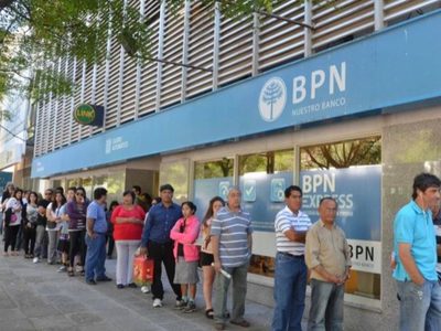 Comenzó el cronograma de pagos a estatales y jubilados