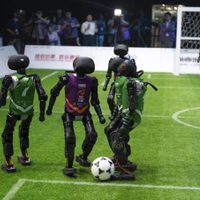 China celebra el primer torneo de futbol de robots humanoides con inteligencia artificial (Video)