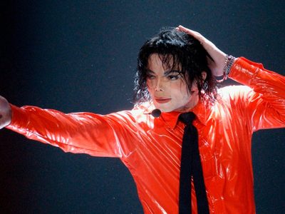 Surgen nuevas acusaciones contra Michael Jackson por abuso; hermanos exigen millonaria indemnización