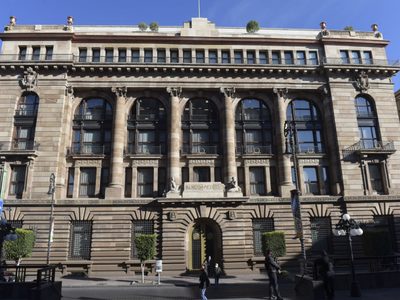Ajustan al alza la perspectiva de crecimiento para 2023; tasa de Banxico cerrará en 11%