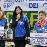 Docentes de la UNCo lograron un 47% de aumento en el salario