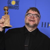 Gracias a sus monstruos, Del Toro es Mejor Director en los Globos de Oro; "Coco", la Mejor Película Animada (Video)