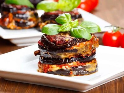 Berenjenas a la napolitana con mucho queso: la receta fácil con solo 4 berenjenas que te resuelve la comida