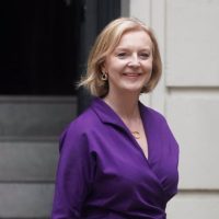 La UE felicita a Truss recordándole la importancia de ser aliados y cumplir acuerdos