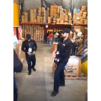 Dueña de la bodega Saldos Koko regala toda su mercancía para evitar decomiso del SAT