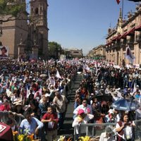 Llama AMLO a cerrar filas frente amenazas de EU