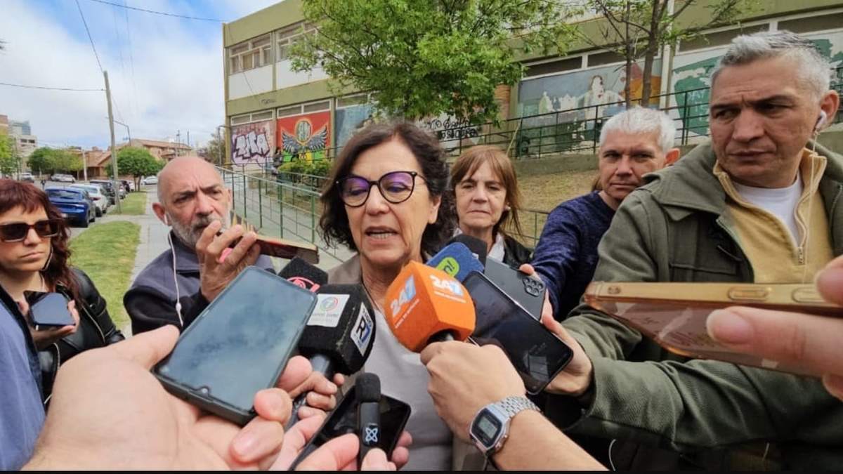Silvia Sapag en la charla con los periodistas donde habría violado la veda electoral. Fuente: (Javier Manzano)