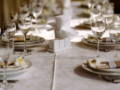 Si tenés la vajilla de tu abuela, usala para decorar tu mesa y crear un ambiente único