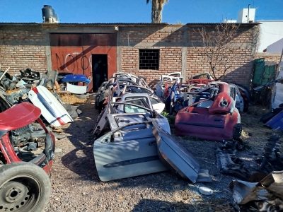 Secuestran autopartes y millones de pesos