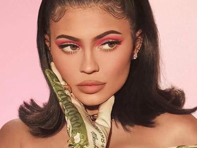 "¡Prohibido hacer zoom!" El vestido de Kylie Jenner no pudo esconder tanto y... ¡La traicionó!