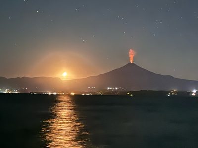 Registran actividad sísmica en el volcán Villarrica, pero se mantiene el alerta amarilla