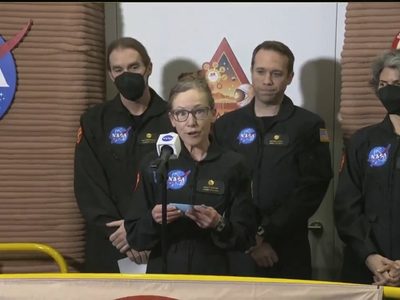 Una tripulación de NASA sale tras pasar un año en simulación de hábitat de Marte