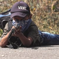 Líder comunitario responde a AMLO: si el gobierno hiciera su trabajo, los niños no tomarían las armas