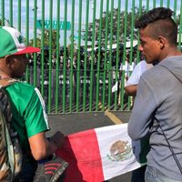 Migrantes centroamericanos cruzan a México por el Río Suchiate