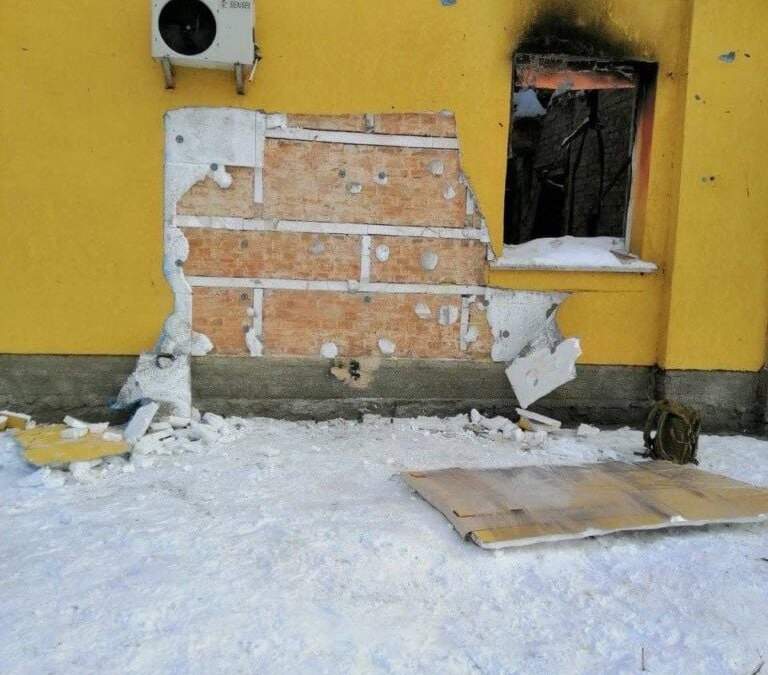 La pintura de Banksy fue arrancada de la pared donde estaba, de acuerdo con autoridades locales