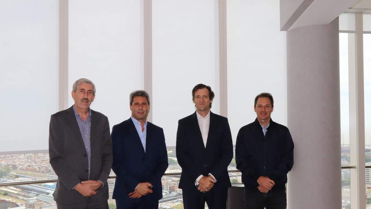 El gobernador Sergio Uñac con los representantes de Genneia. Fuente: (Twitter)
