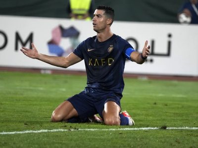 Críticas a Cristiano Ronaldo en Arabia Saudita por gesto obsceno tras gritos de 'Messi, Messi'