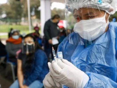 Perú inoculará desde este viernes una tercera dosis de refuerzo a todos los mayores de 18 años