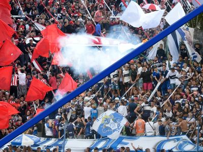 El Gobierno Nacional le aplicó el derecho de admisión a barrabravas de Estudiantes y Gimnasia tras el ataque al hospital