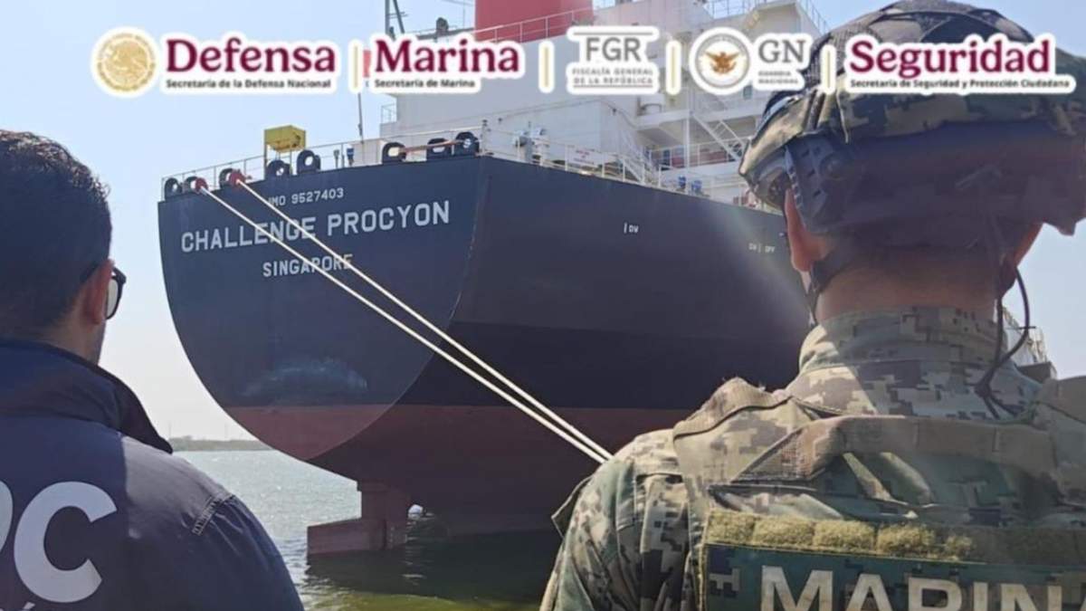 El operativo contra el tráfico de hidrocarburos incluyó cateos en dos predios y la inspección del buque procedente de Texas.