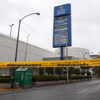 CDMX retira espectaculares irregulares tras fuertes rachas de viento