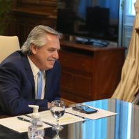 Alberto Fernández fue saludado por un viejo amigo