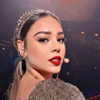 Danna Paola en la playa no lo ocultó nada... ¡Bikinazo afuera!