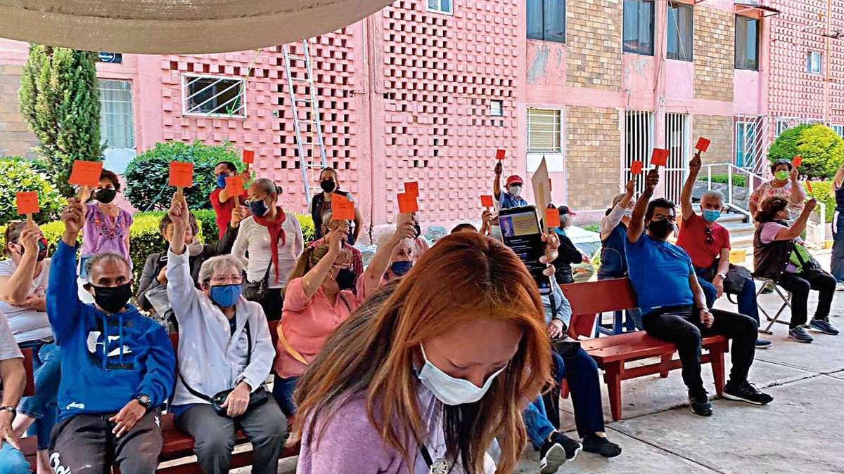 Vecinos en asamblea