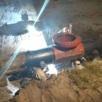 En Acajete, colocan válvula para sellar toma clandestina; persiste incendio