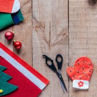 No tires tus medias viejas y hacé este simpático y superfácil adorno navideño
