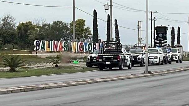 Restos humanos hallados dentro de dos hieleras a la entrada de Salinas Victoria, Nuevo León