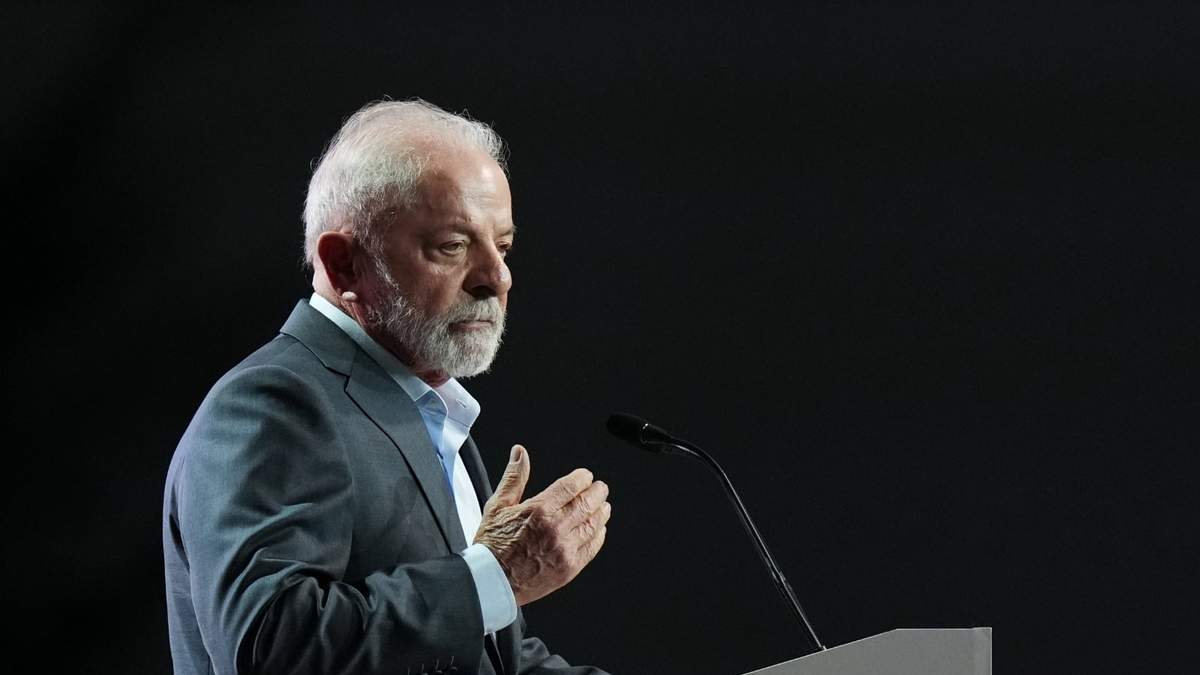 El presidente de Brasil, Luiz Inácio Lula da Silva, interviene durante una sesión plenaria en la Cumbre del Clima COP30 de la ONU, el lunes 10 de noviembre de 2025, en Belém, Brasil