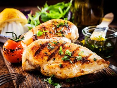 El secreto para hacer la pechuga al horno y que quede bien jugosa