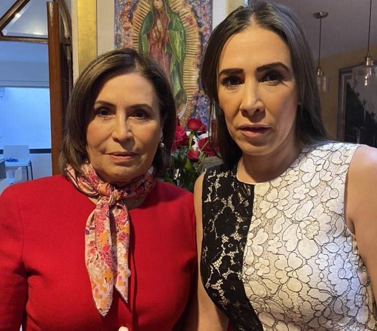 Rosario Robles y su hija previo a la audiencia