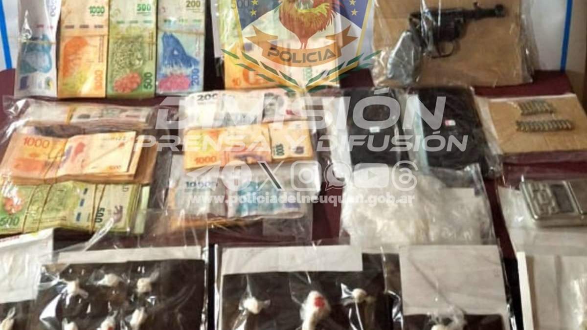 Lo secuestrado por la Policía en una casa del bario San Lorenzo. Fuente (Policía de Neuquén)