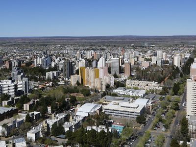 Aseguraron que la ciudad de Neuquén ha quedado "muy sucia" por la propaganda política