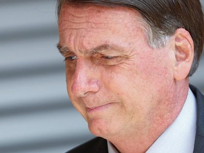 "Macho de los machos": Jair Bolsonaro contó que llora solo en el baño para que su esposa no lo vea