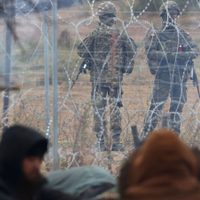 Polonia expulsó a más migrantes que intentaron cruzar desde Bielorrusia: se agrava la crisis