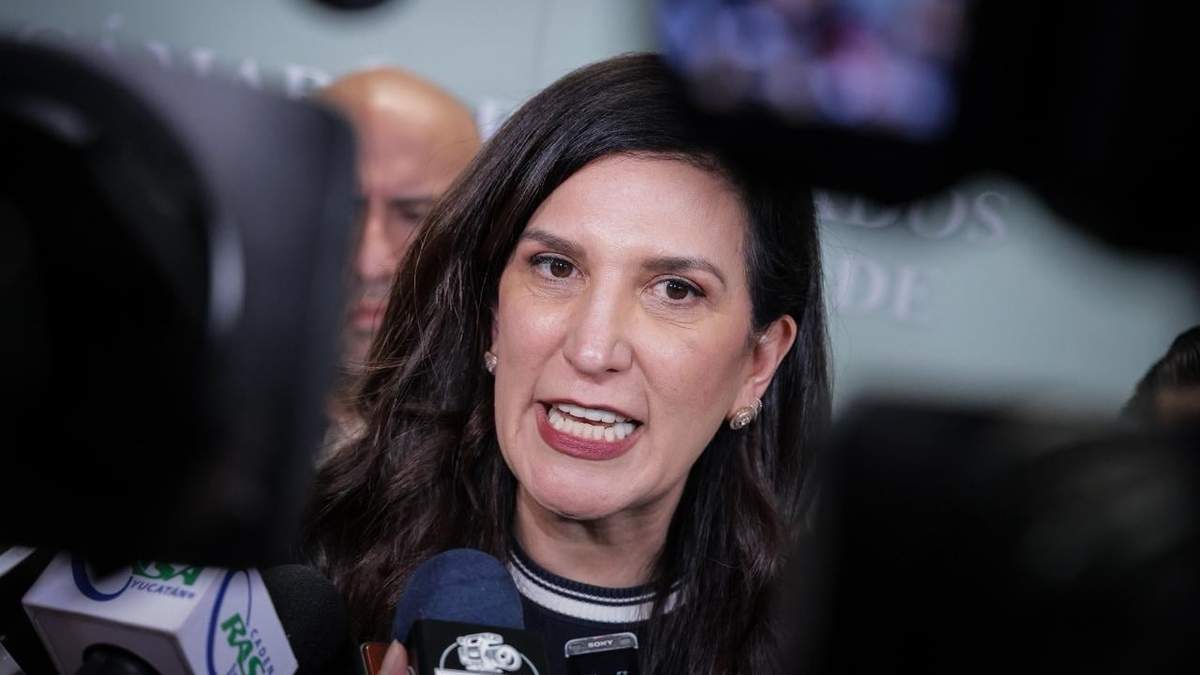 La presidenta de la Mesa Directiva de la Cámara de Diputados, Kenia López Rabadán