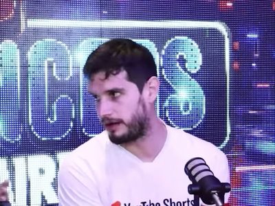 Tunden en redes al youtuber Adrián Marcelo por comentarios gordófobos y pedófilos