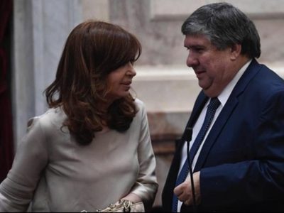 Interna en el peronismo: Cristina Kirchner y Mayra Mendoza le respondieron a José Mayans