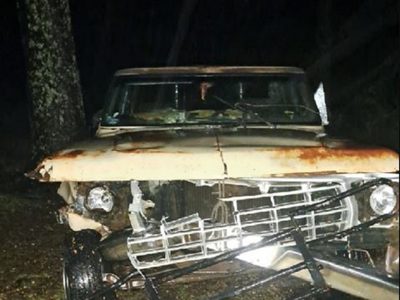 Una camioneta se quedó sin frenos al ingresar en un puente y cayó al río en Junín de los Andes