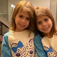 “Las volvemos a confundir”: las gemelas de Cinthia Fernández y una coincidencia que nos sorprendió